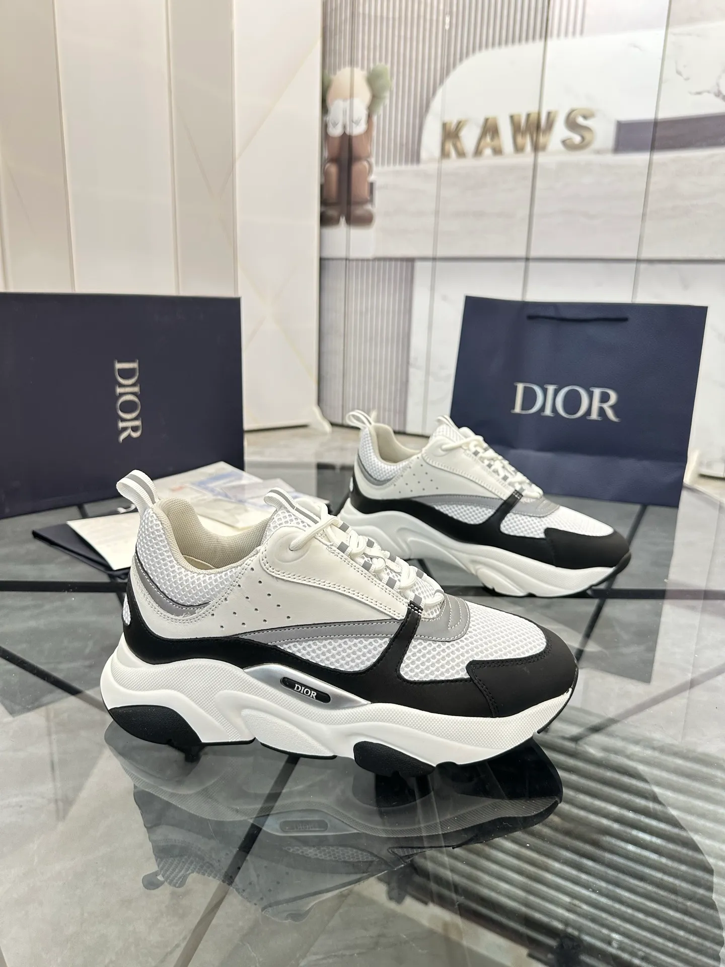 Men's shoes: 💰P460¥ Ready in Guangzhou, fully packaged Product trademark: Dior* "Dior*" low-top casual shoes Regular size: 38-46 (can be customized to 47) B22 Product materials: imported cowhide leather upper spliced ​​with original fabric, breathable lining, original outsole. Number: 920